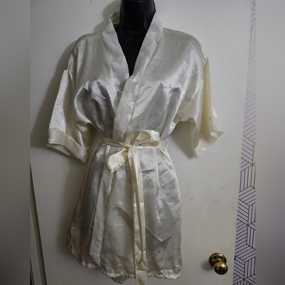 Cream Colored Robe - Picture 1 of 4